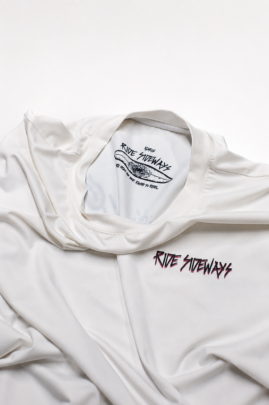 Close on the inside neck mark of the rash guard.